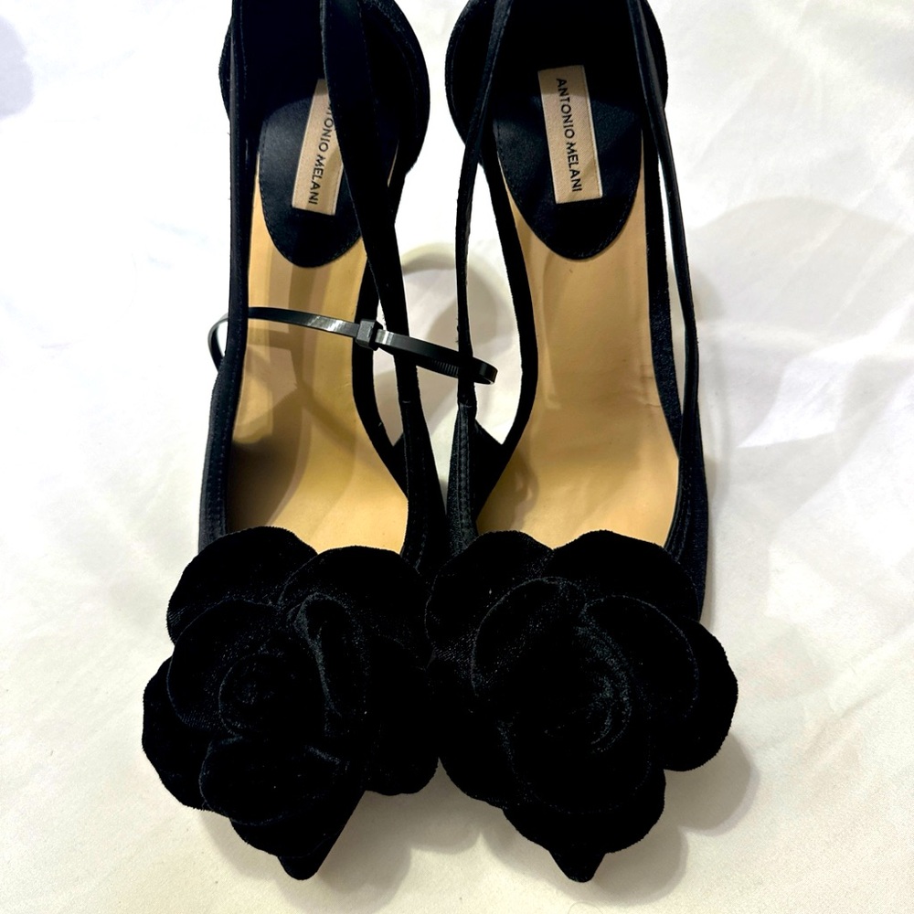 ANTONIO MELANI  Black Suede Satin Fabric Rosette Pointed Toe Heels Size 8.5M